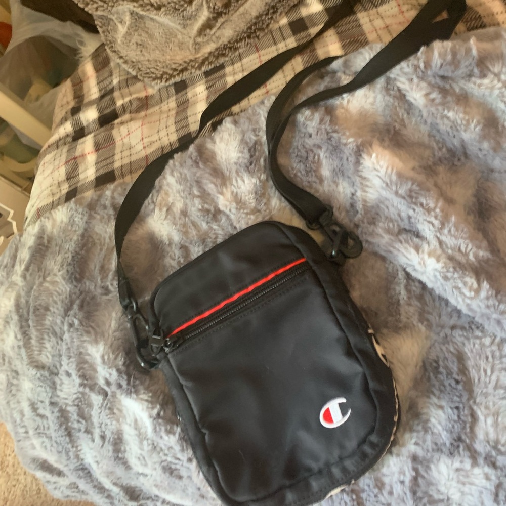 Champion One Strap Bag
